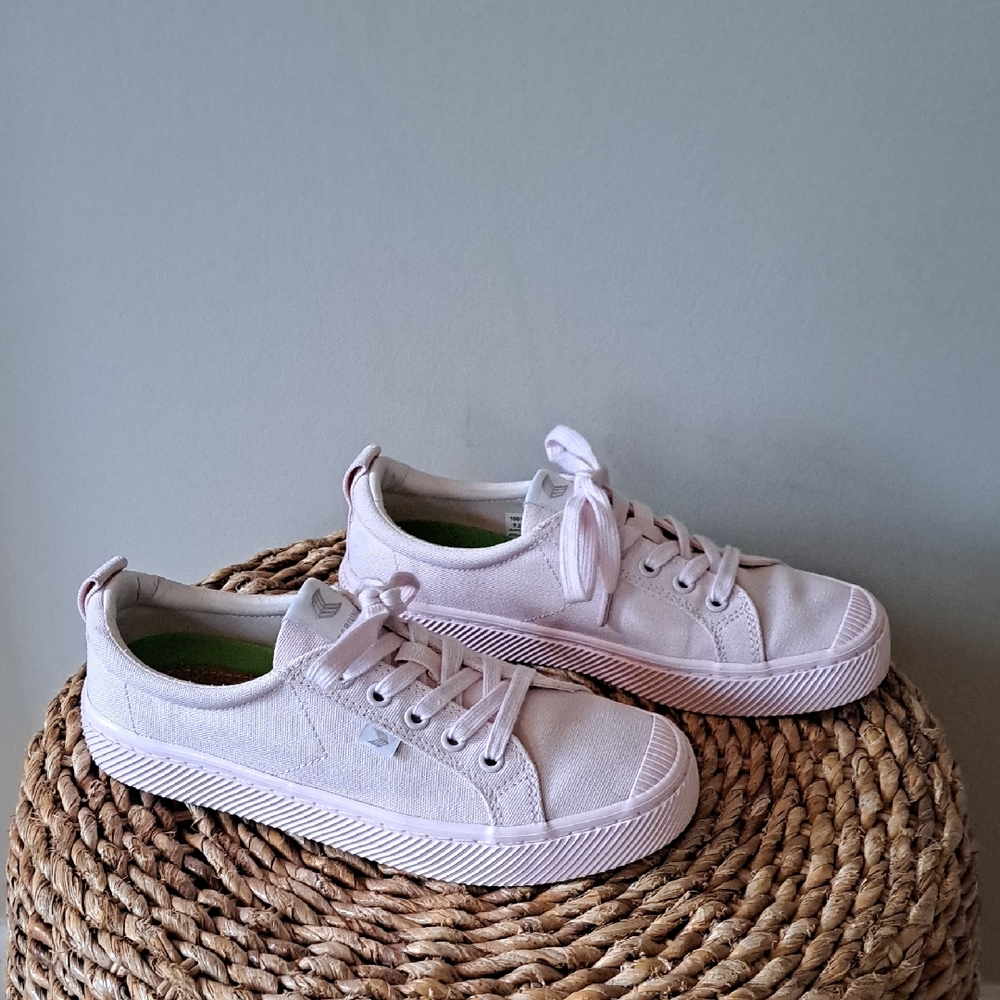 Cariuma Womens Oca Light Pink Canvas Casual/Athleisure/Fashion Low Sneakers 7.5